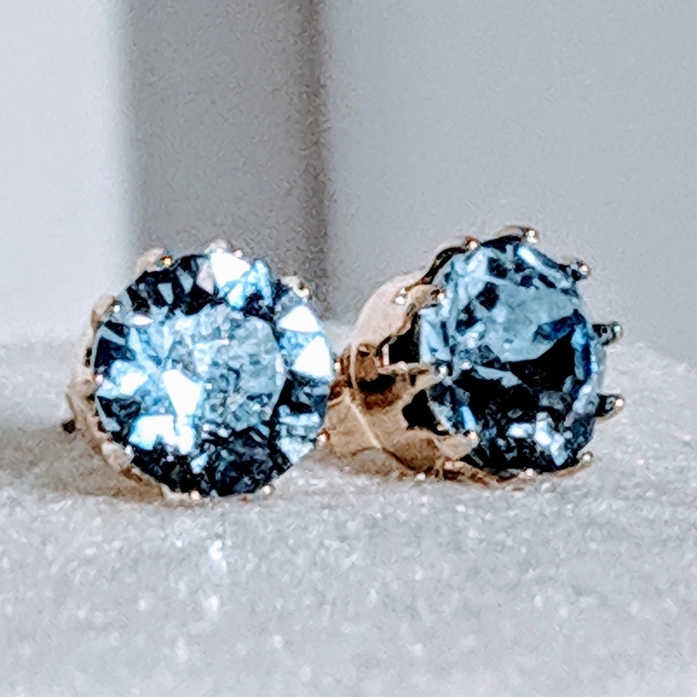 Sky blue crystal stud earrings set in gold